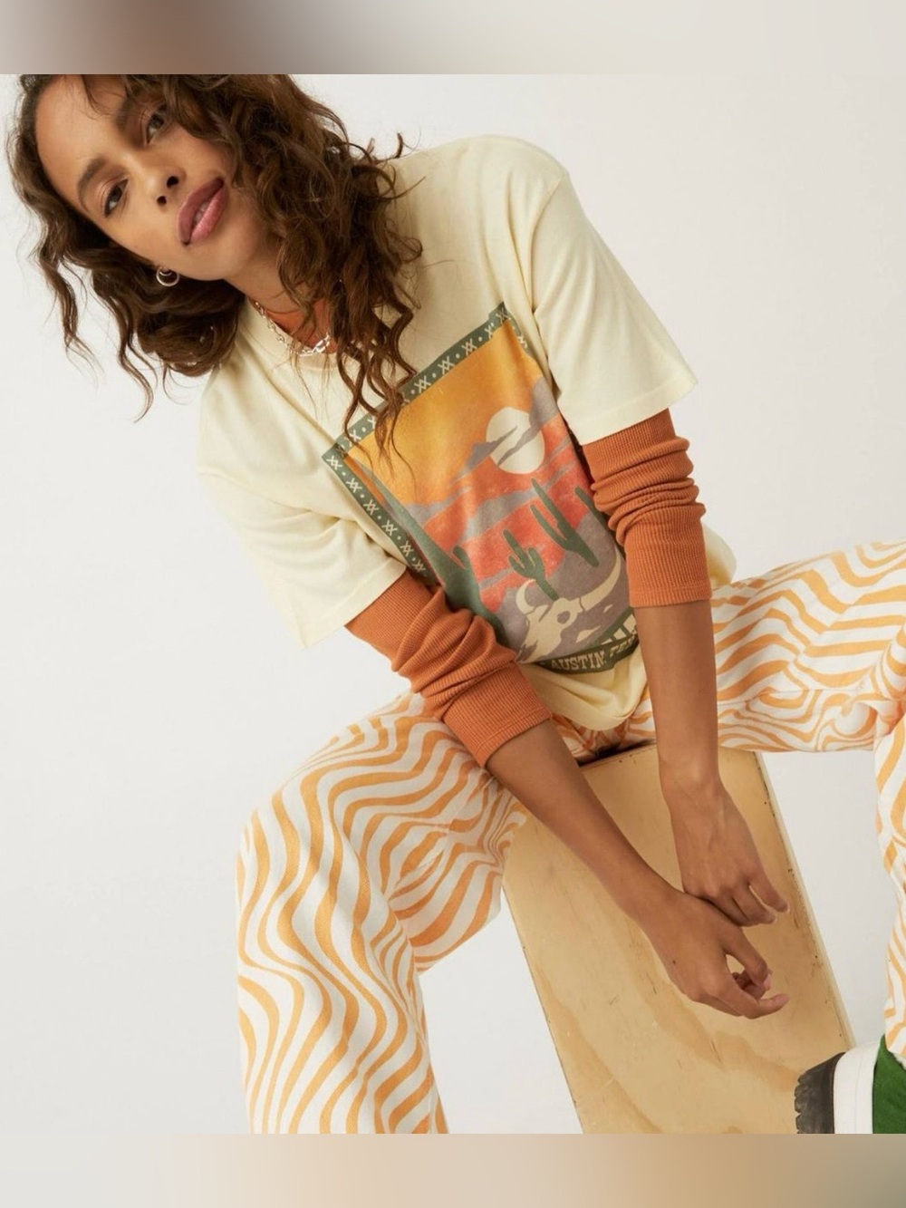 Daydreamer Willie Nelson Austin Texas Tee in Yellow Fizz - Picture 2 of 7
